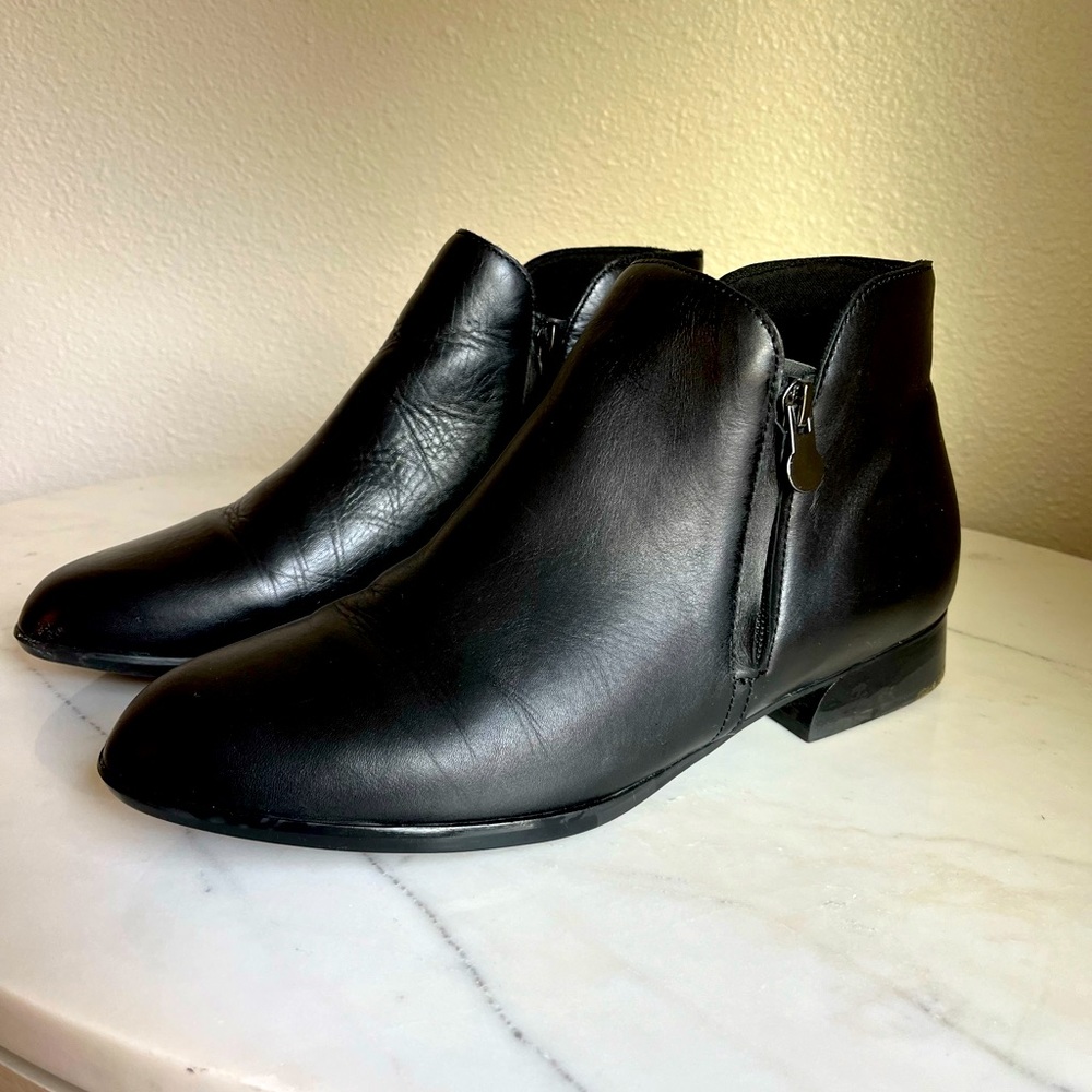 Size 10W Munro black leather booties.